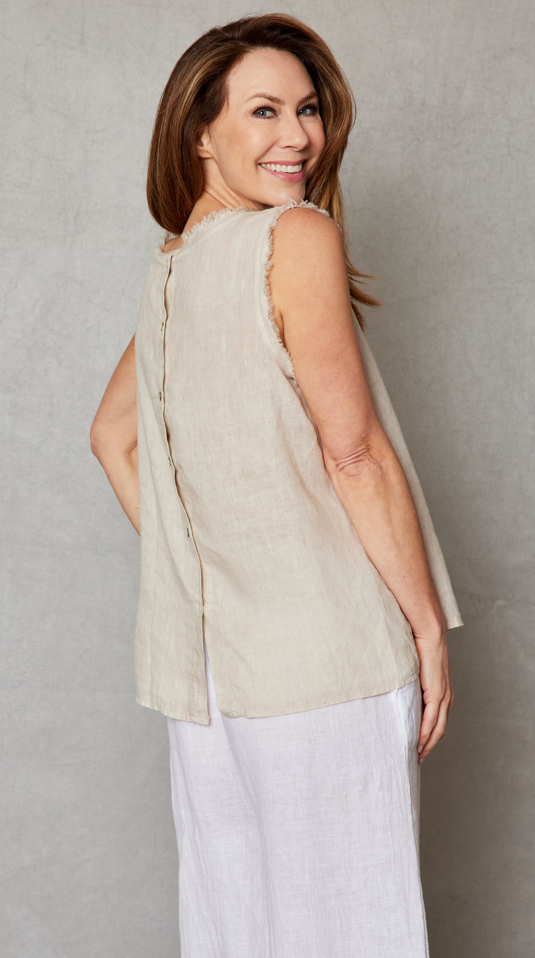 Linen Sleevless Button Back Top