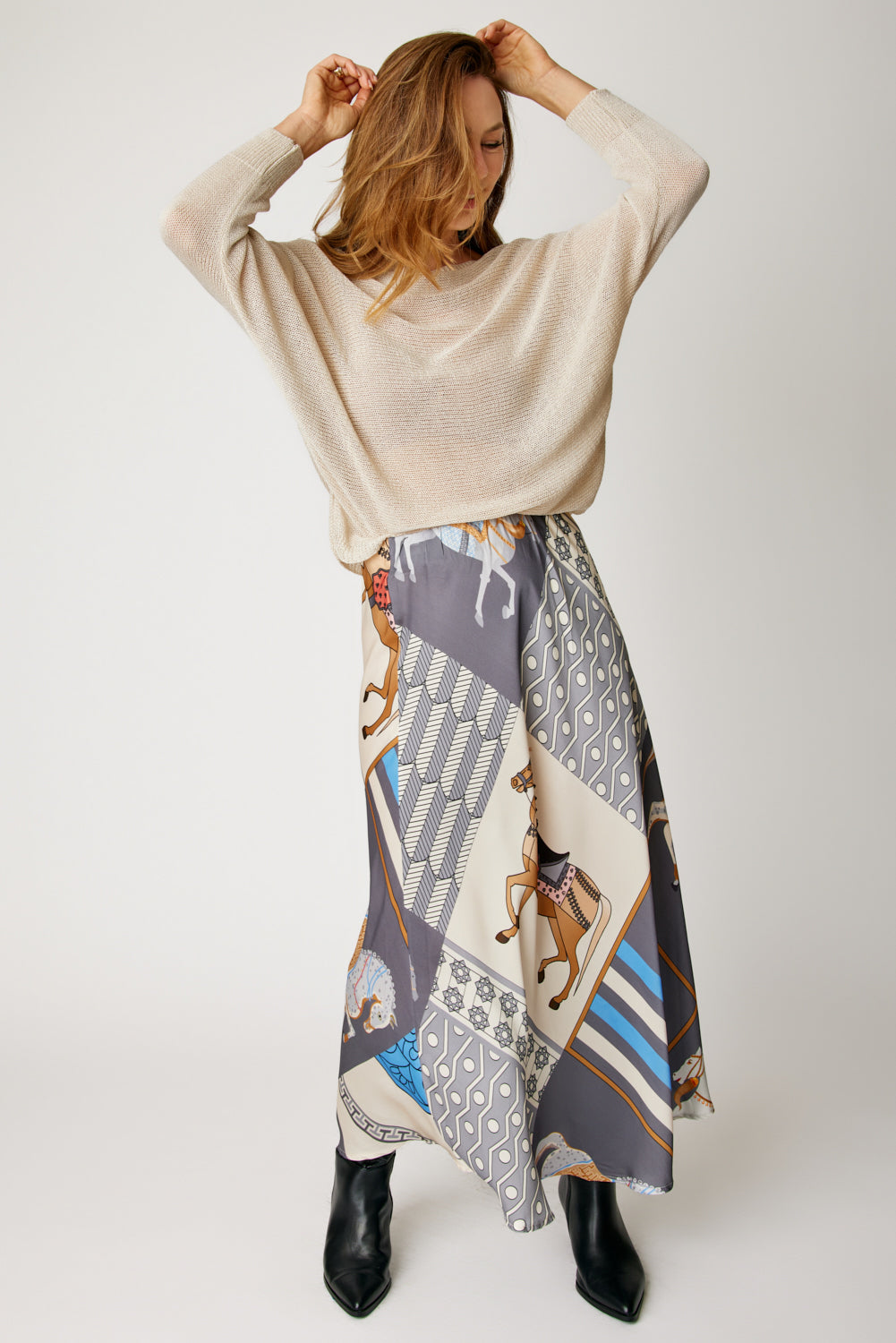 Shimmer Back Bow  Sweater (8 Colors)