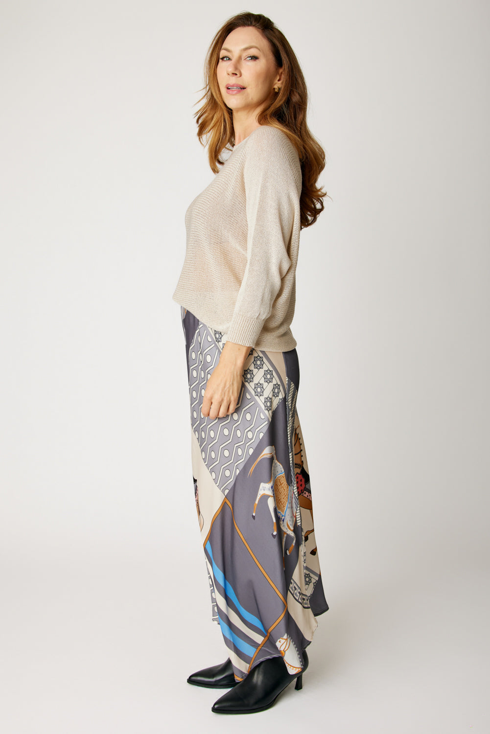 Shimmer Back Bow  Sweater (8 Colors)